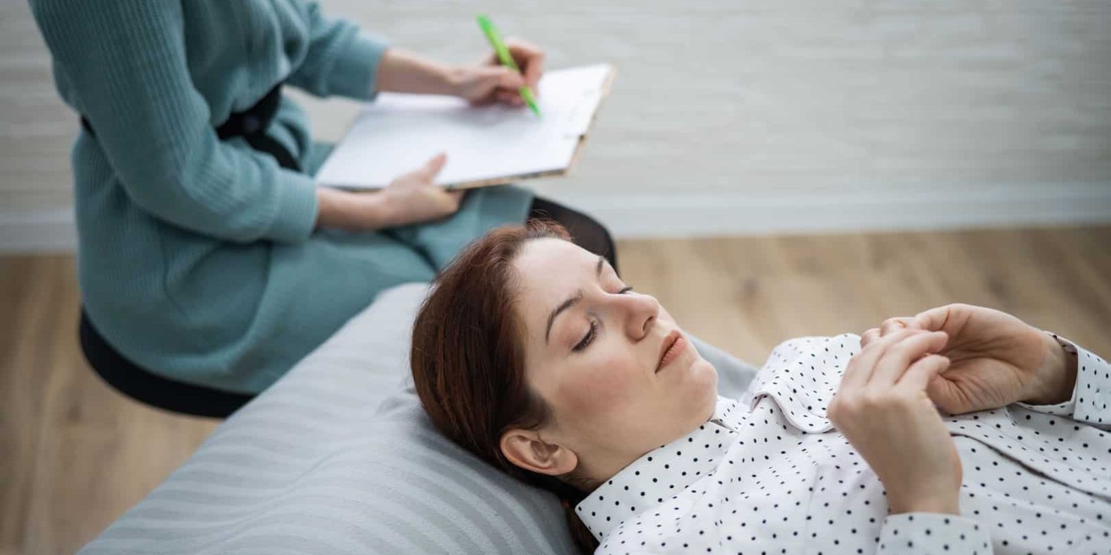 Hipnoterapia clínica comparada às terapias tradicionais segundo a ciência